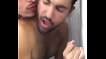 Sexo gay selvagem com tapa na cara