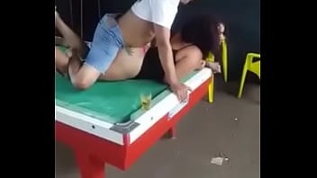 Casal espanta cliente ao fazer sexo no bar