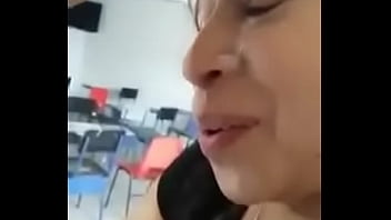 Professora linda fazendo sexo oral