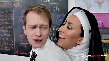 Sexo no convento com freiras maduras