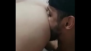 Sexo gay peludo chupando cu