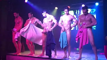 Gogo boys em festa gay sex video