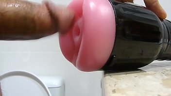 Gay porn brincando com brinquedos de sex shop