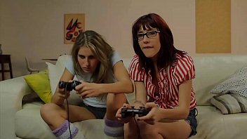 Menina nerd sexo video game