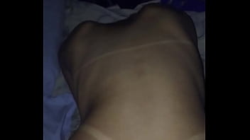 Video de sexo comendo a novinha peludinha magrinha