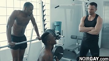 Sexo gay na academia de musculacao