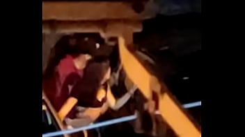 Casal fazendo sexo no ponto de ônibus em cubatão