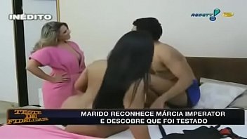 Mulher trai marido com sexo no teste de fidelidade