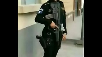 Policial sexo jaula