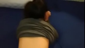 Video de sexo novinha sentando no colo e gozando