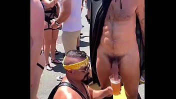 Sexo amador na parada gay em sampa