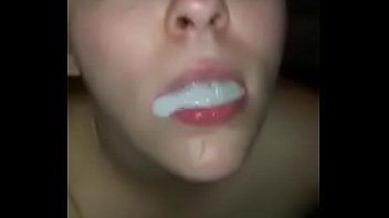 Video de sexo mulher fazer boquete tomando leite