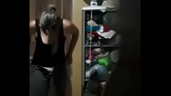 Sexo esfregando nela de roupa gif