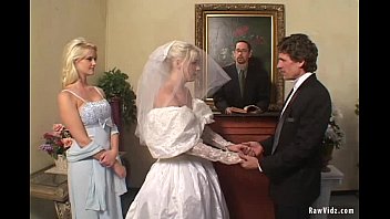Fazendo sexo vestida de noiva