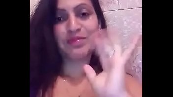 Video sexo caseiro coroa em casa sozinha manda video