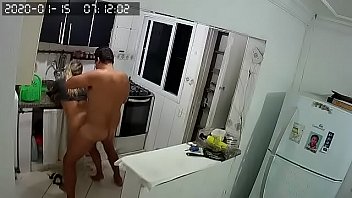Flagra na cozinha de sexo