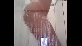 Porno de filho filmando sua mãe tomando banho