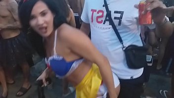 Video menina fazendo sexo no bloco de carnaval