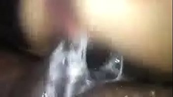 Video de sexo homem gemendo muito ao penetrar uma buceta