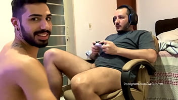 Sexo gay xnxx jogando video game