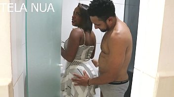 Sexo quente com brasileira negra de favela
