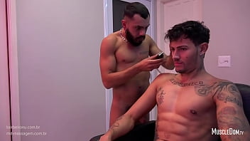 Sexo gay com barbeiro novinho