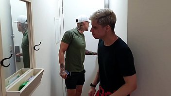 Gay brasileiro fazendo sexo na garagem do prédio