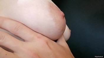 Chupando peito sexo tatuador