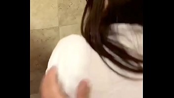 Mulher presa por fazer sexo em banheiro público
