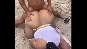 Gays fazendo sexo na praia do nudismo