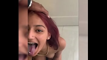 Morena gravida fazendo sexo oral amador