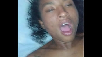 Neguinha dando a bucetinha sex pornô videos