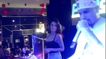 Cantora grava clipe com sexo