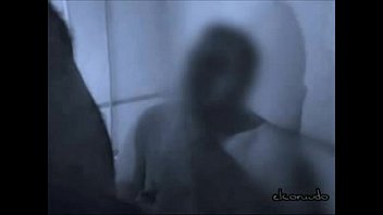 Esposa e fragrada por camera escondoda transando comaquina de sexo