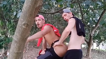 Xvideos sexo gay na floresta