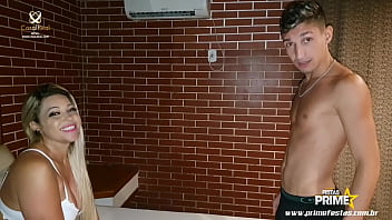 Sobrinho bem novinho fazendo sexo com tio pela primeira vez