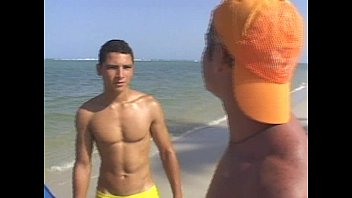 Sexo gay espiando na praia nudismo