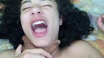 Sexo anal amador com novinha da favela safada