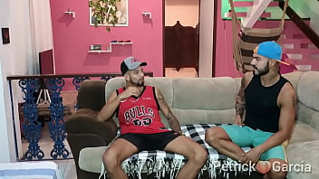 Sexo no sofa com gay