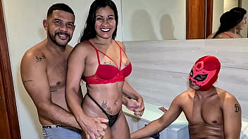 Filme de sexo anal a três com gozada