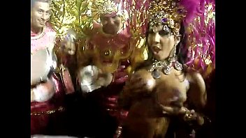 Tapa sexo mulher melão no carnaval