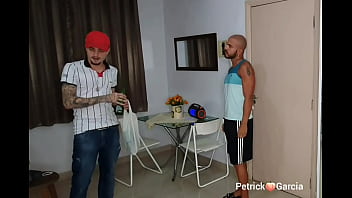 Casal brasileiro fazendo sexo bi com amigos pauzudos