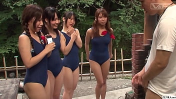 Ī japonesas de maiô fazendo sexo