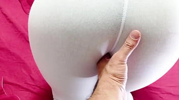 Sexo usando calça legue branca
