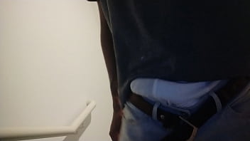 Porno sendo fodida na escada do prédio por 2
