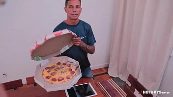 Video-omg-flagrado-entregador-pizza-miche sexo gay amador