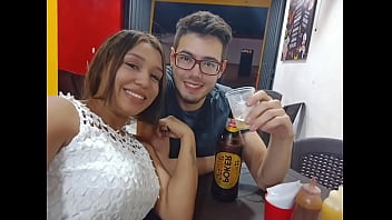 Barbudo fazendo sexo com um outro homem loiro