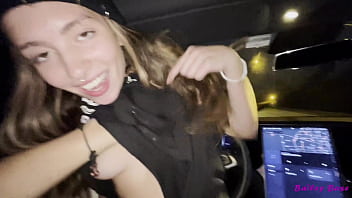 Video de casal fazendo sexo no carro da tesla