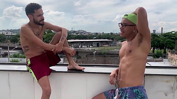 Amigos brasileiros estudando juntos em casa e rolou sexo gay