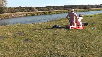 Sexo em praia de nudismo